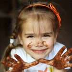 Como fazer um ovo de Páscoa junto com a família