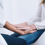 Conheça a técnica que promete cura energética: ThetaHealing